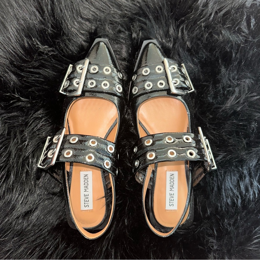 Steve Madden “Graya” Flats